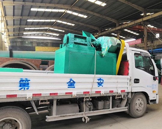 標(biāo)準(zhǔn)2噸不規(guī)則擠壓造粒機(jī)山東濰坊